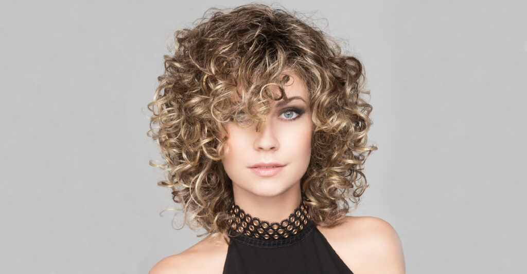 curly-wigs-in-blond-color